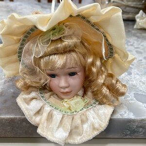 Beautiful ornament or decor for Christmas.  Victorian ChristmasNew without tags